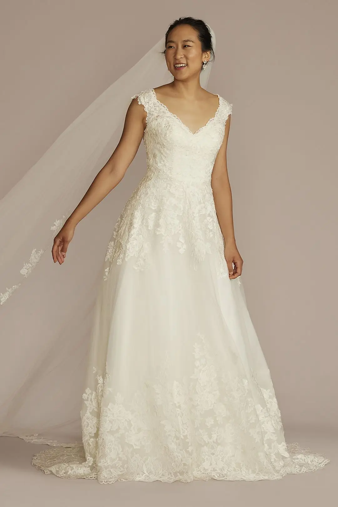 sheer illusion back full skirt Pearl crystal beading traditional ball gown Princess scalloped lace-appliqued tulle wedding dress
sheer illusion back full skirt Pearl crystal beading traditional ball gown Princess scalloped lace-appliqued tulle wedding dress