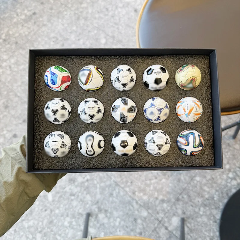New 15pcs/Set World Soccer Historical Mini Soccer Ball Souvenir Collection Unique Set Commemorative Football Model Fans Gift
New 15pcs/Set World Soccer Historical Mini Soccer Ball Souvenir Collection Unique Set Commemorative Football Model Fans Gift