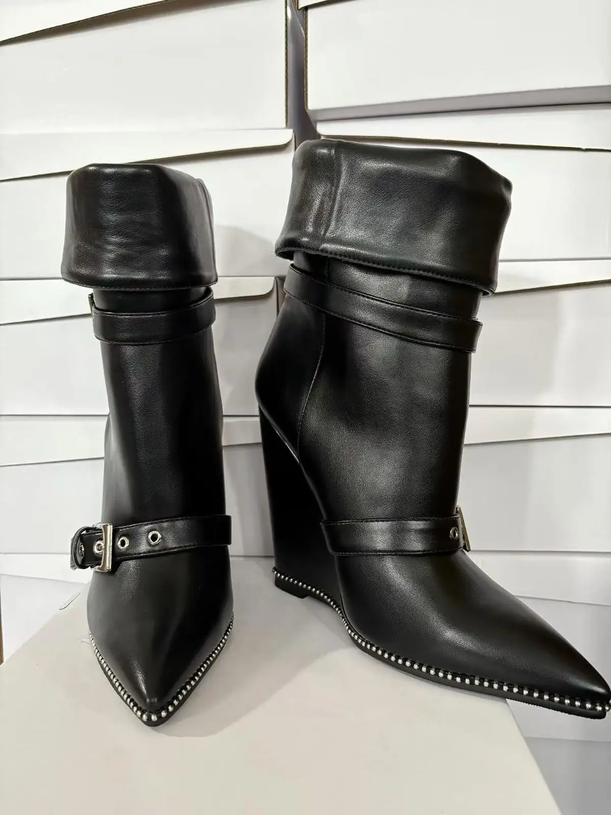 PU Leather Belt Buckle Pointed Toe Rivets Ankle Women Boots Wedges High Heels Buckle Strap Design Large Size Shoes
PU Leather Belt Buckle Pointed Toe Rivets Ankle Women Boots Wedges High Heels Buckle Strap Design Large Size Shoes