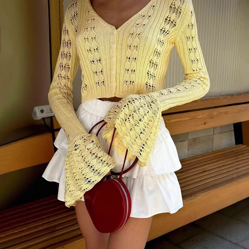 TARUXY Hollow Knitted Cardigan Women's Solid Long Sleeve V Neck Short Sweater Top Summer 2025 New Female Crochet Casual Outwear
TARUXY Hollow Knitted Cardigan Women's Solid Long Sleeve V Neck Short Sweater Top Summer 2025 New Female Crochet Casual Outwear