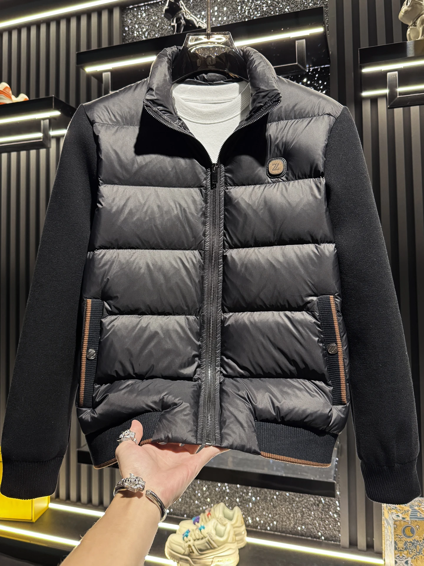 Business Casual Short Style Patchwork Knitted Stand Collar Men's down Jacket Warm Outerwear Polyester Fiber White Duck Feathe...
Business Casual Short Style Patchwork Knitted Stand Collar Men's down Jacket Warm Outerwear Polyester Fiber White Duck Feathe...