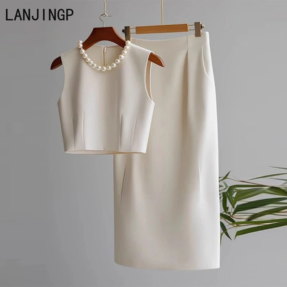 suit skirt two-piece temperament three-dimensional bead sleeveless top stacked with high-waisted skirt
suit skirt two-piece temperament three-dimensional bead sleeveless top stacked with high-waisted skirt