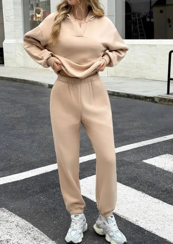 Autumn and Winter Casual Sports Style 2-Piece Set of Solid Color Loose Hooded Sweatshirt and High Waisted Ankle Pants Set
Autumn and Winter Casual Sports Style 2-Piece Set of Solid Color Loose Hooded Sweatshirt and High Waisted Ankle Pants Set