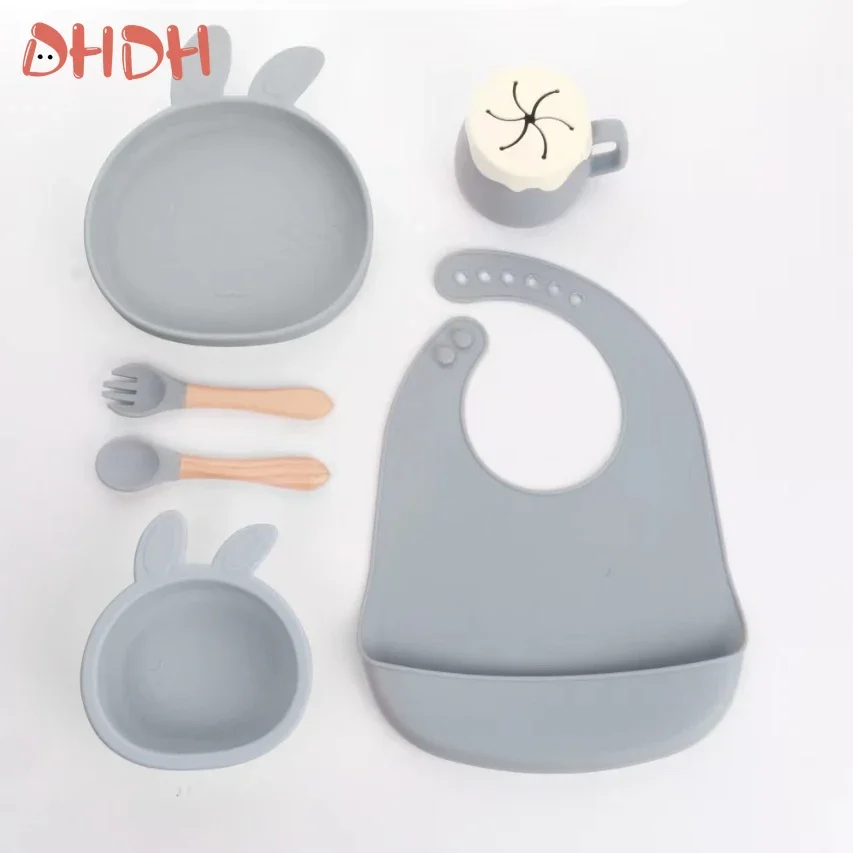 Высококачественный набор детской посуды, детская силиконовая посуда, 6 шт., присоска, нагрудник, чашка, вилка, набор ложек, товары для матери и младенцев
Высококачественный набор детской посуды, детская силиконовая посуда, 6 шт., присоска, нагрудник, чашка, вилка, набор ложек, товары для матери и младенцев