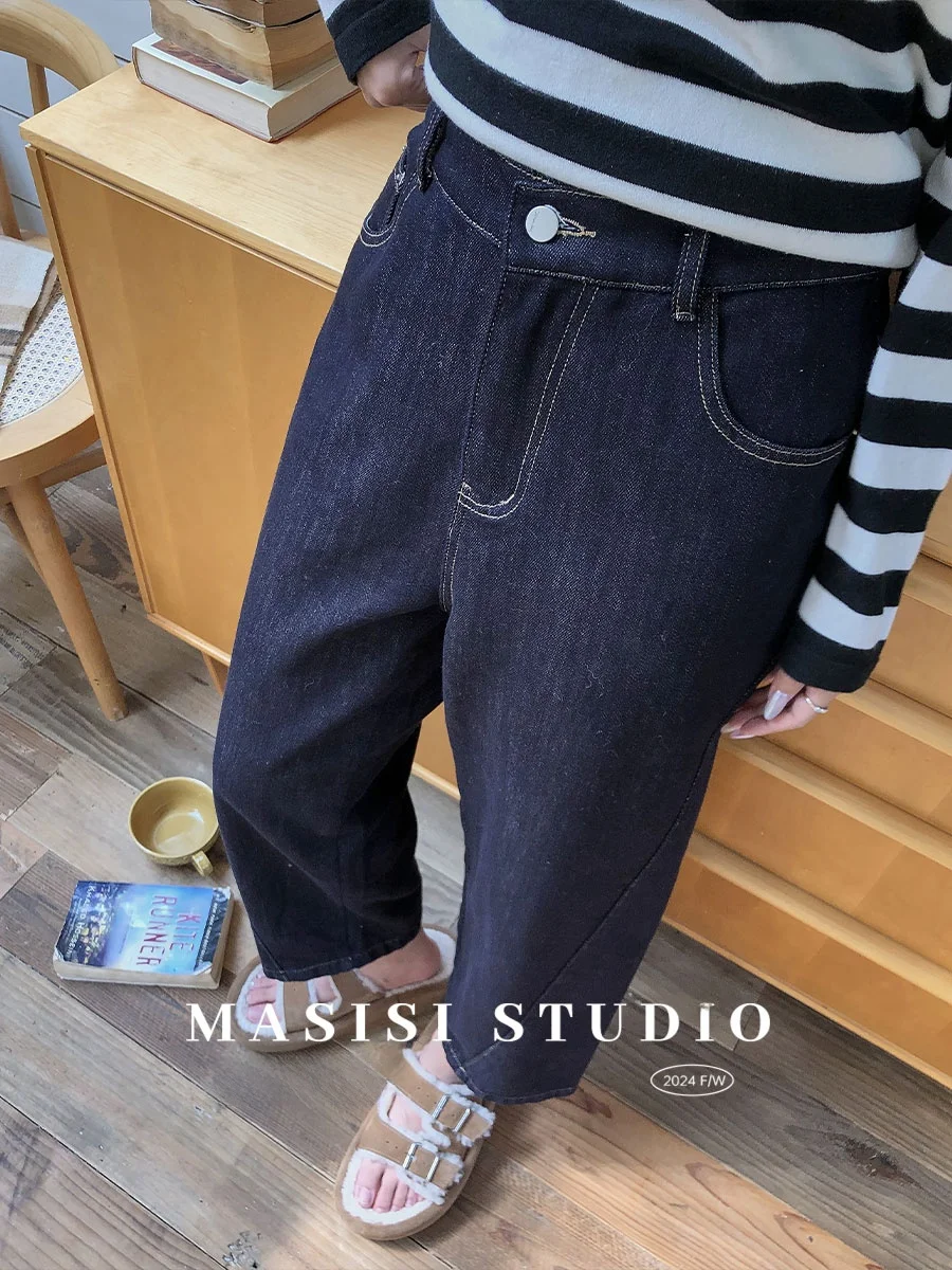 Винтажные женские джинсы большого размера с высокой талией, прямые, повседневные, зимние, свободные, утягивающие, из денима, с широкими штанинами
Винтажные женские джинсы большого размера с высокой талией, прямые, повседневные, зимние, свободные, утягивающие, из денима, с широкими штанинами