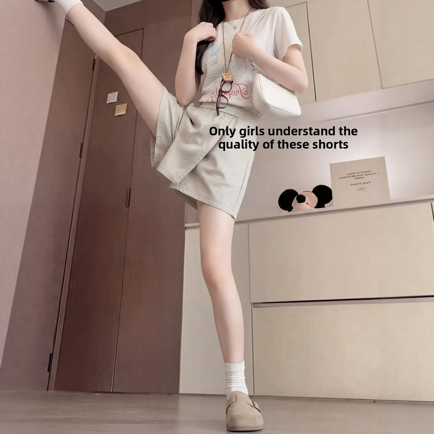 Loose Ice Silk Sports Shorts Women's Casual High Waist Five-Quarter Length Outdoor Wear Summer New Style Wide Leg Pants
Loose Ice Silk Sports Shorts Women's Casual High Waist Five-Quarter Length Outdoor Wear Summer New Style Wide Leg Pants