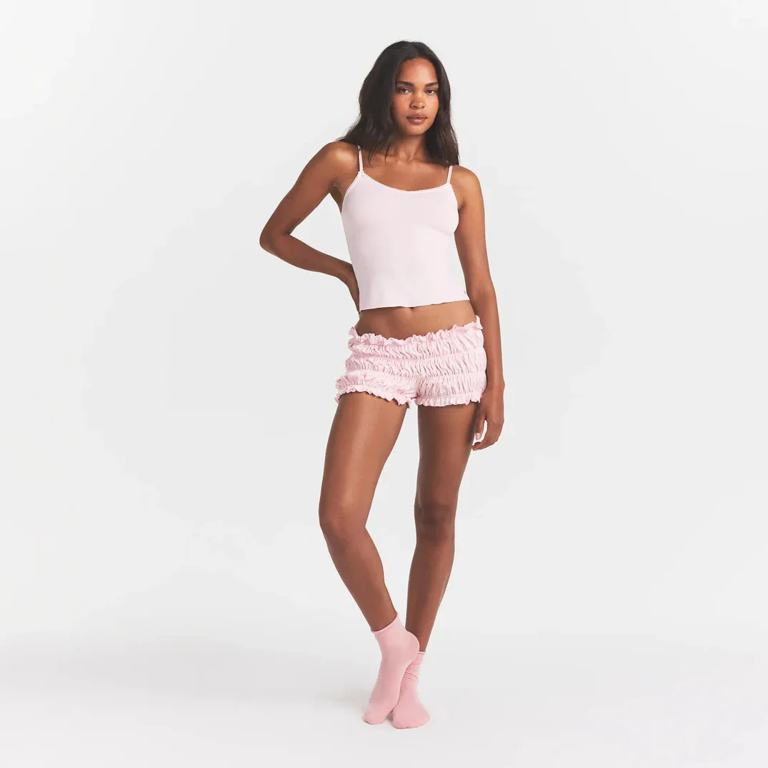 Fashionable Pink Halter Top And Edged Shorts Casual Set Women's Minimalist Style Polyester Fiber Home Wear
Fashionable Pink Halter Top And Edged Shorts Casual Set Women's Minimalist Style Polyester Fiber Home Wear