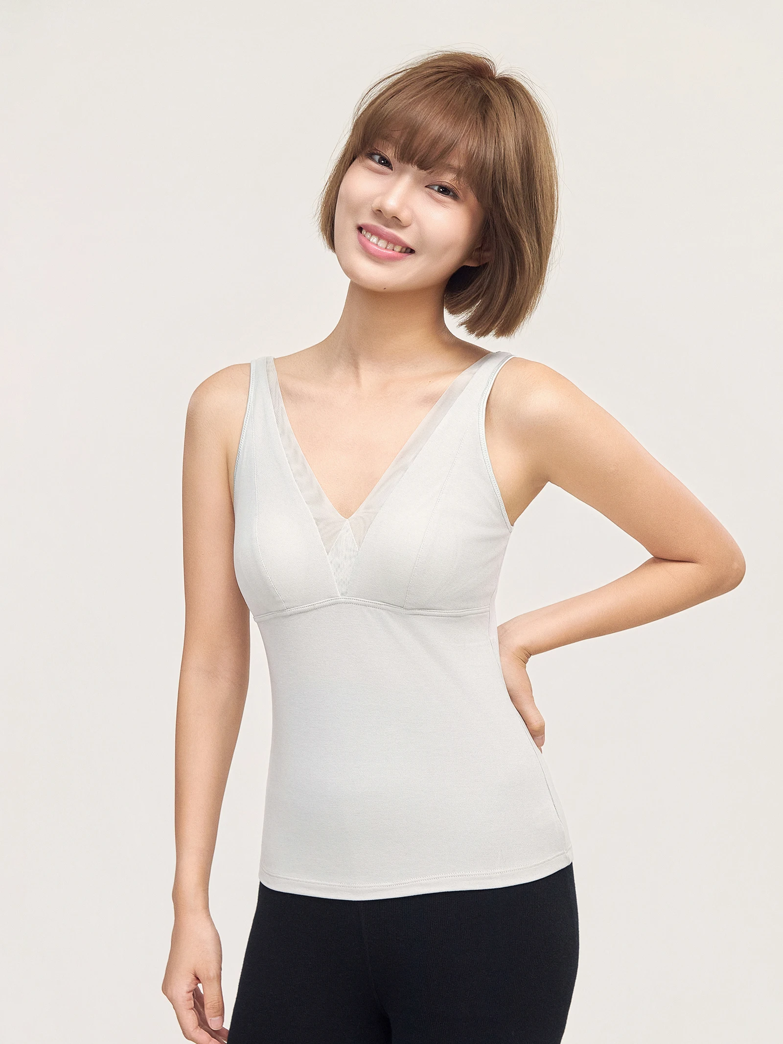 Сексуальная майка из смешанного шелка с V-Ne Base и накладкой на грудь, маленькая женская облегающая внутренняя одежда с насекомыми, повседневная цветная высокоэластичная одежда
Сексуальная майка из смешанного шелка с V-Ne Base и накладкой на грудь, маленькая женская облегающая внутренняя одежда с насекомыми, повседневная цветная высокоэластичная одежда