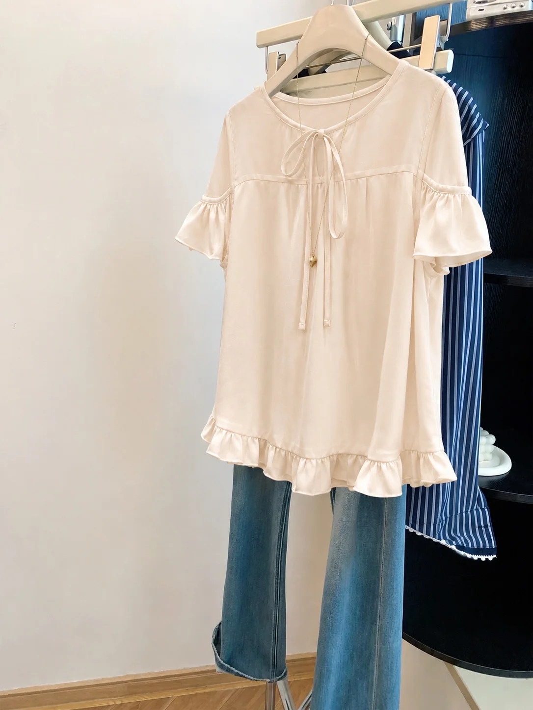 Loose Short Sleeve T-Shirt Women's Men's Summer Lazy Style Gentle Flying Sleeve Hem Leaf Short T-Shirt Versatile Casual Shirt
Loose Short Sleeve T-Shirt Women's Men's Summer Lazy Style Gentle Flying Sleeve Hem Leaf Short T-Shirt Versatile Casual Shirt