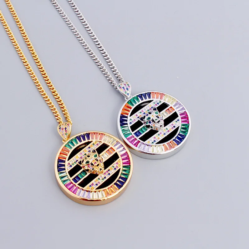 Europe America Designer Luxury Necklace Men Women Lady Full Colored Czech Zircon Leopard Head Round Pendant Thick Chain
Europe America Designer Luxury Necklace Men Women Lady Full Colored Czech Zircon Leopard Head Round Pendant Thick Chain