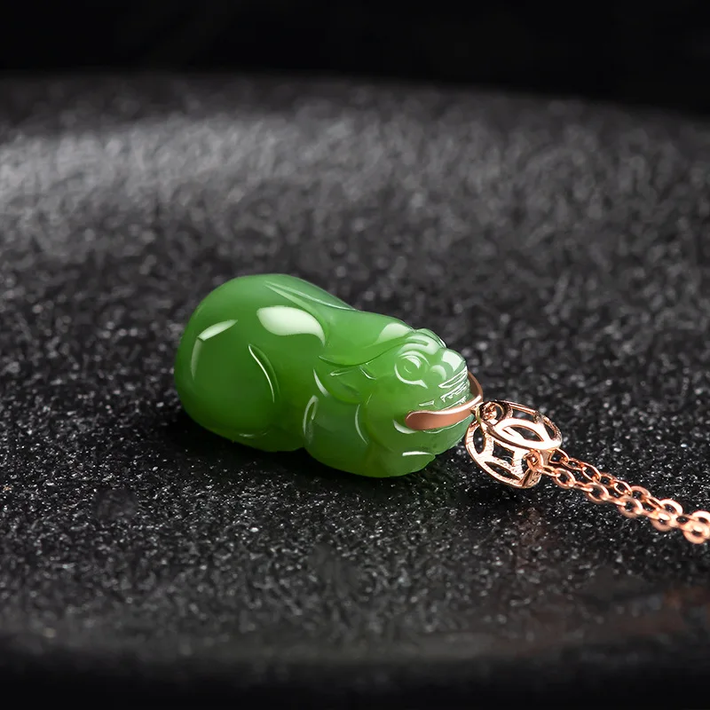 Natural Hotan Jade Emperor Green Brave Wild Animal Pendant 18K Rose Gold Inlaid Exquisite Necklace Elegant Rich Women's Gifts
Natural Hotan Jade Emperor Green Brave Wild Animal Pendant 18K Rose Gold Inlaid Exquisite Necklace Elegant Rich Women's Gifts