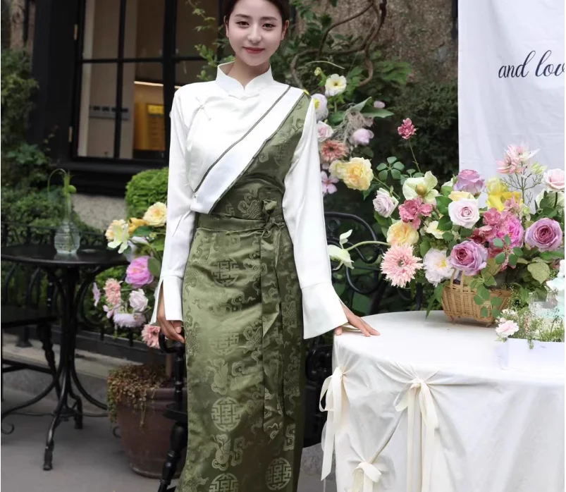 New Tibetan Clothing, Women's Traditional Bora Dress, Chinese Style Tibetan Clothing
New Tibetan Clothing, Women's Traditional Bora Dress, Chinese Style Tibetan Clothing