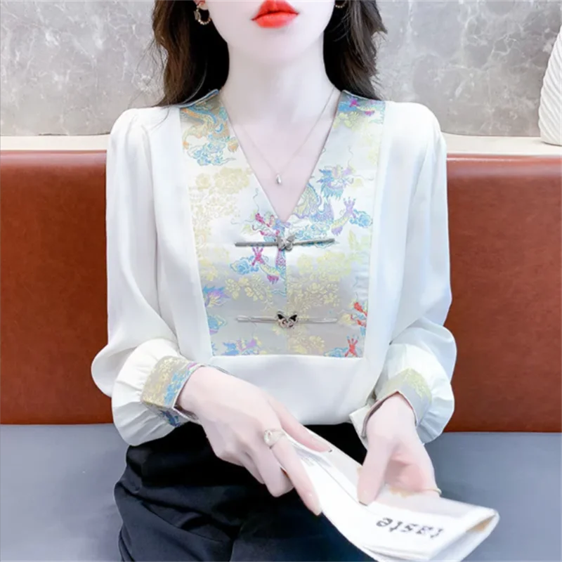 Китайская ретро-футболка женская, блузка с вышивкой и пуговицами из парчи, топ в стиле пэчворк, с V-образным вырезом, приталенный крой, женские футболки
Китайская ретро-футболка женская, блузка с вышивкой и пуговицами из парчи, топ в стиле пэчворк, с V-образным вырезом, приталенный крой, женские футболки