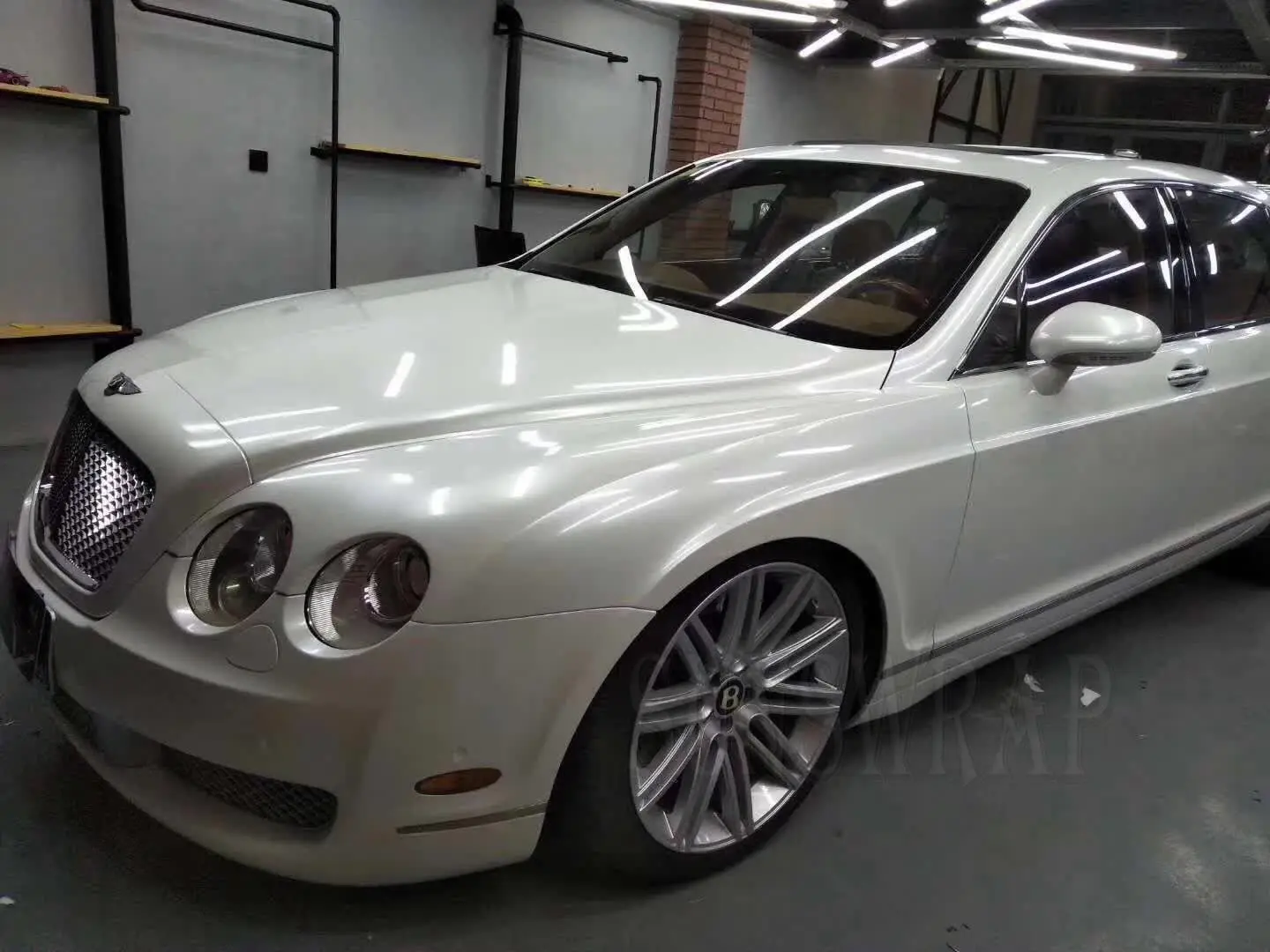 White Glossy Pearl Vinyl Wrap Film Gloss Car Wrapping Film Bubble Free Car Sticker Car Clothing Bubble Free 5x59ft/Roll
White Glossy Pearl Vinyl Wrap Film Gloss Car Wrapping Film Bubble Free Car Sticker Car Clothing Bubble Free 5x59ft/Roll