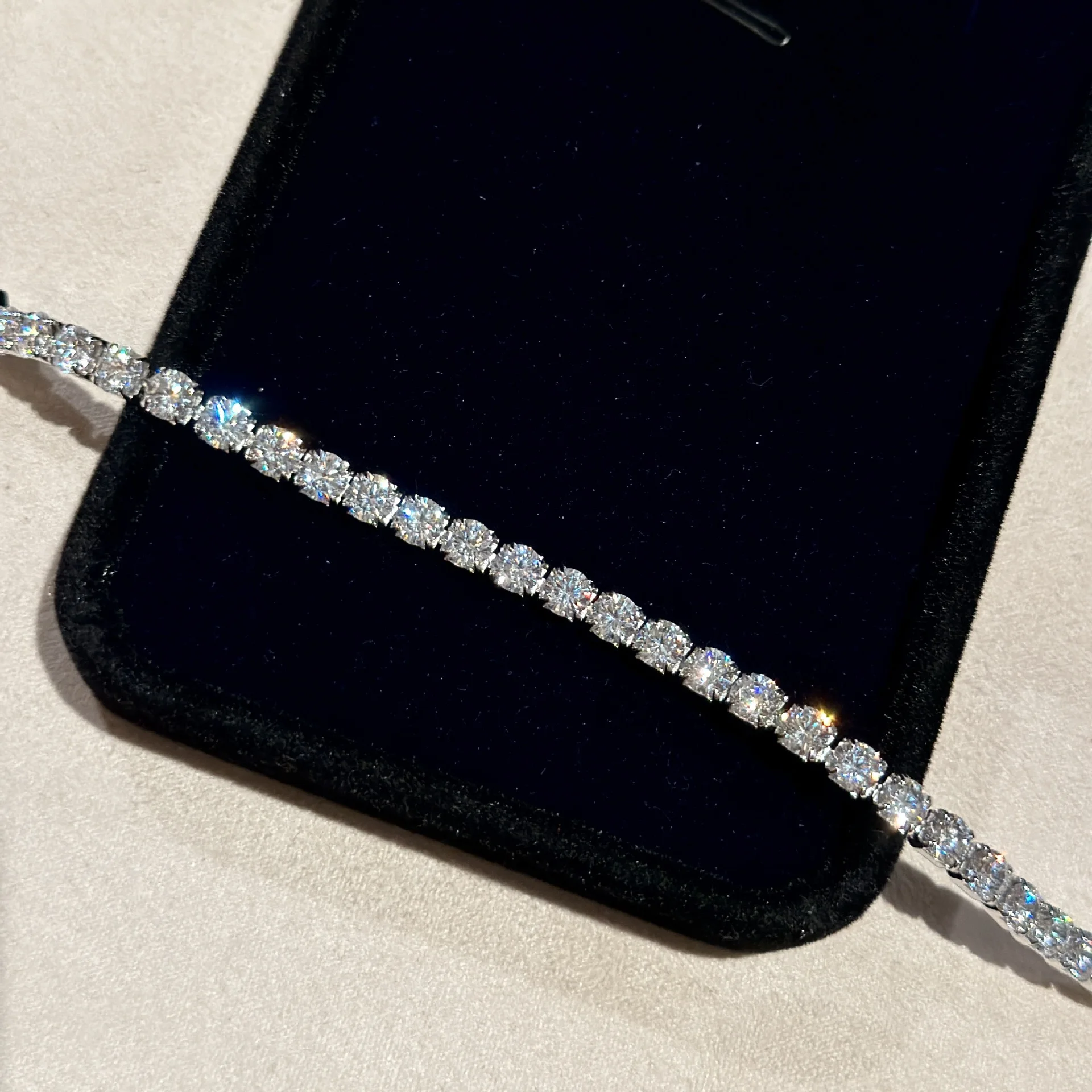 New 2025 Trend Classic High Quliaty Hot Brand Luxury Jewelry Bracelets For Women Zircons Pure 925 Sliver Crystal Butterfly
New 2025 Trend Classic High Quliaty Hot Brand Luxury Jewelry Bracelets For Women Zircons Pure 925 Sliver Crystal Butterfly