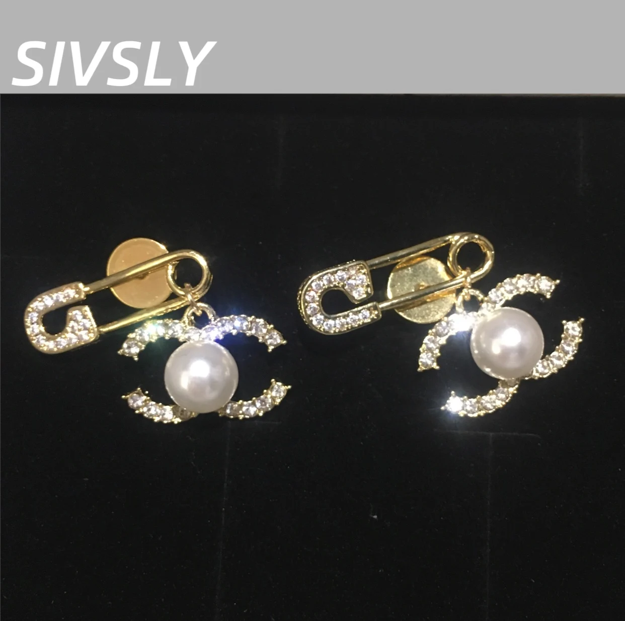 Hot-selling new model 3 * 2.5 cm luxurious design earring, high-end earring, unique and fashionable Korean style earring
Hot-selling new model 3 * 2.5 cm luxurious design earring, high-end earring, unique and fashionable Korean style earring