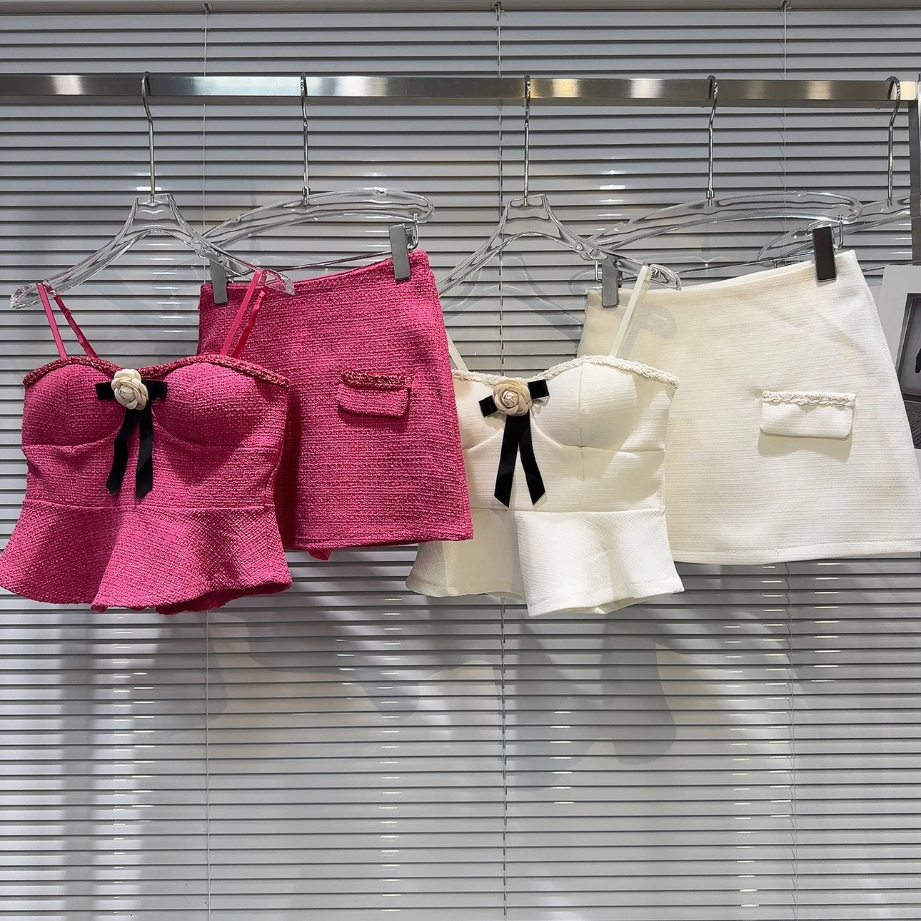 Новинка лета 2025, топ на бретелях с флуочкой и шерстяной комплект, модный женский костюм-двойка во французском стиле для взрослых
Новинка лета 2025, топ на бретелях с флуочкой и шерстяной комплект, модный женский костюм-двойка во французском стиле для взрослых