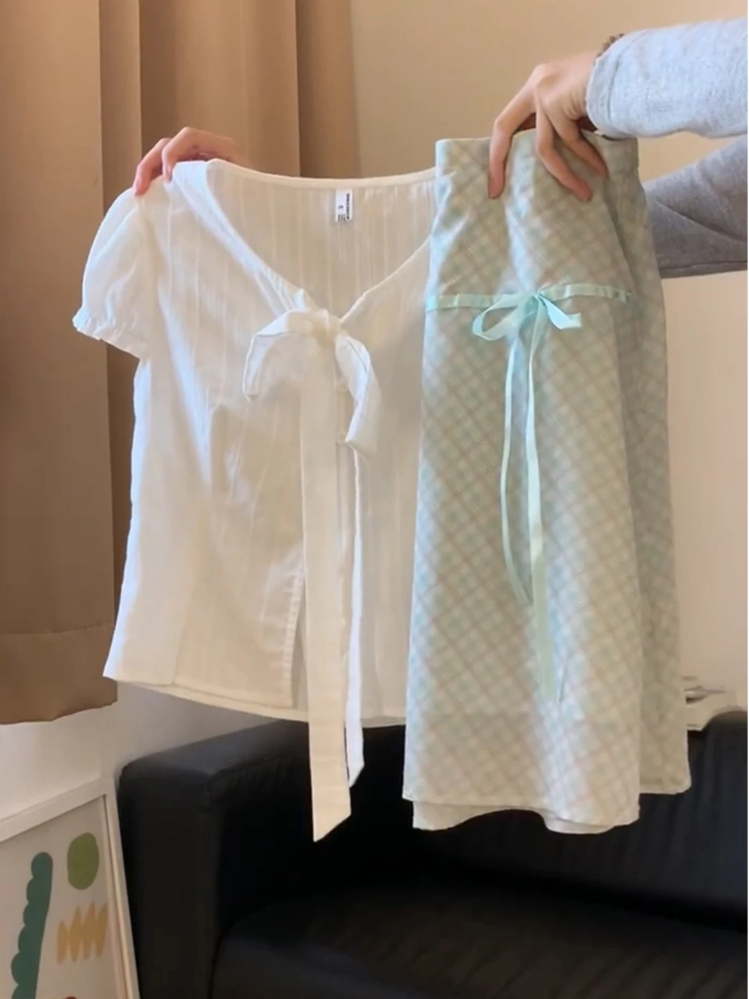 Korean Style White Shirt Knot Short Sleeve Women's Set Summer Green Plaid Skirt Two-Piece Suit Fashionable Casual O...
Korean Style White Shirt Knot Short Sleeve Women's Set Summer Green Plaid Skirt Two-Piece Suit Fashionable Casual O...