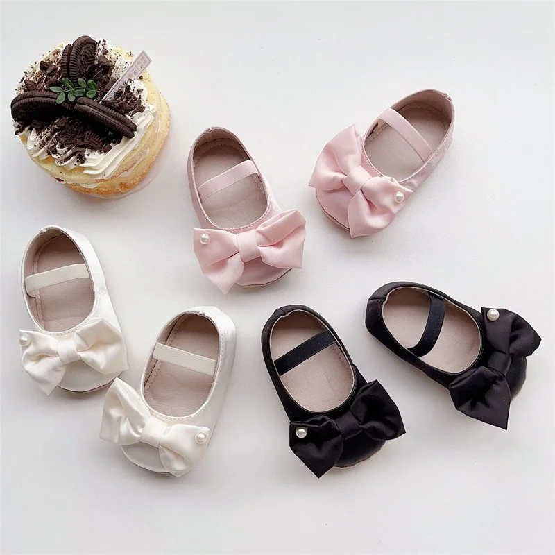 Listenwind Baby Girls Mary Jane Flats Elegant Pearl Bow Infant Dress Shoes Non-Slip Infant Crib Walking Shoes
Listenwind Baby Girls Mary Jane Flats Elegant Pearl Bow Infant Dress Shoes Non-Slip Infant Crib Walking Shoes