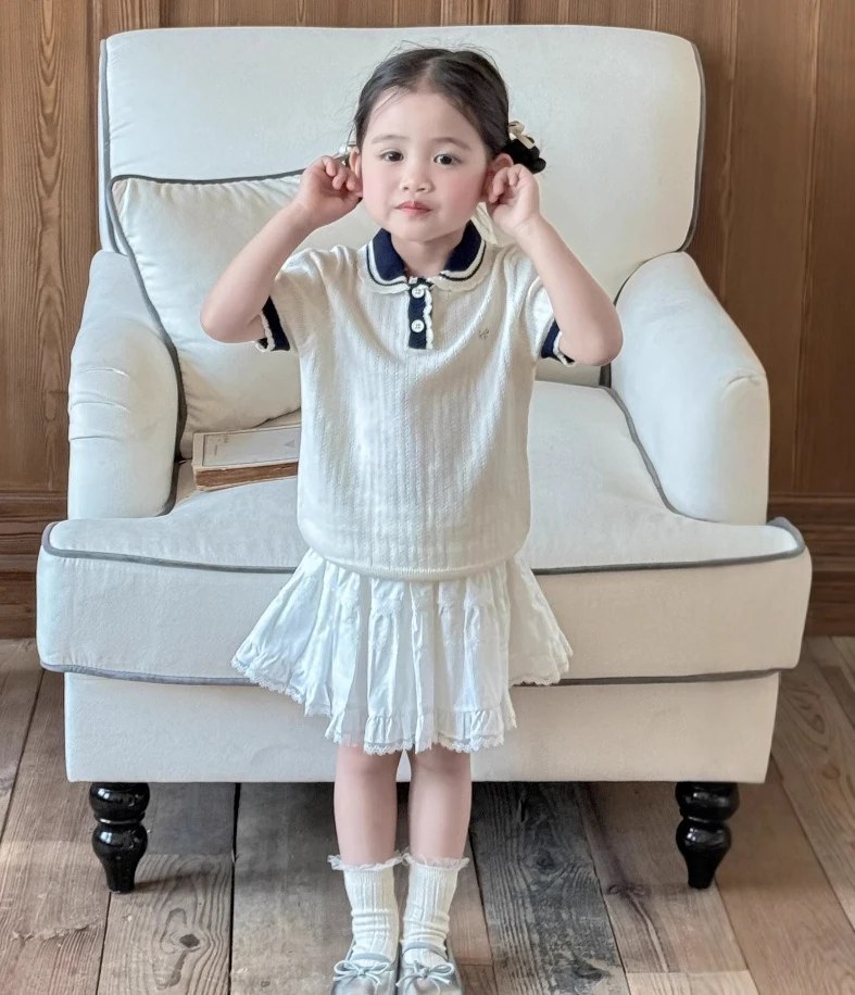 Summer Girls College Style Short Sleeved Knitted Shirt Short Sleeved Knit Shirt Paired with Beige Ballet Style Half Skirt
Summer Girls College Style Short Sleeved Knitted Shirt Short Sleeved Knit Shirt Paired with Beige Ballet Style Half Skirt