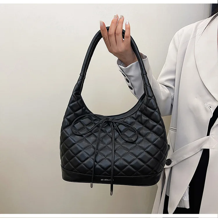 3D Geometric Embroidery Messenger Bag Adjustable Chain Strap Vintage for College Campus, Weekend Outings & Casual Luxury Style
3D Geometric Embroidery Messenger Bag Adjustable Chain Strap Vintage for College Campus, Weekend Outings & Casual Luxury Style