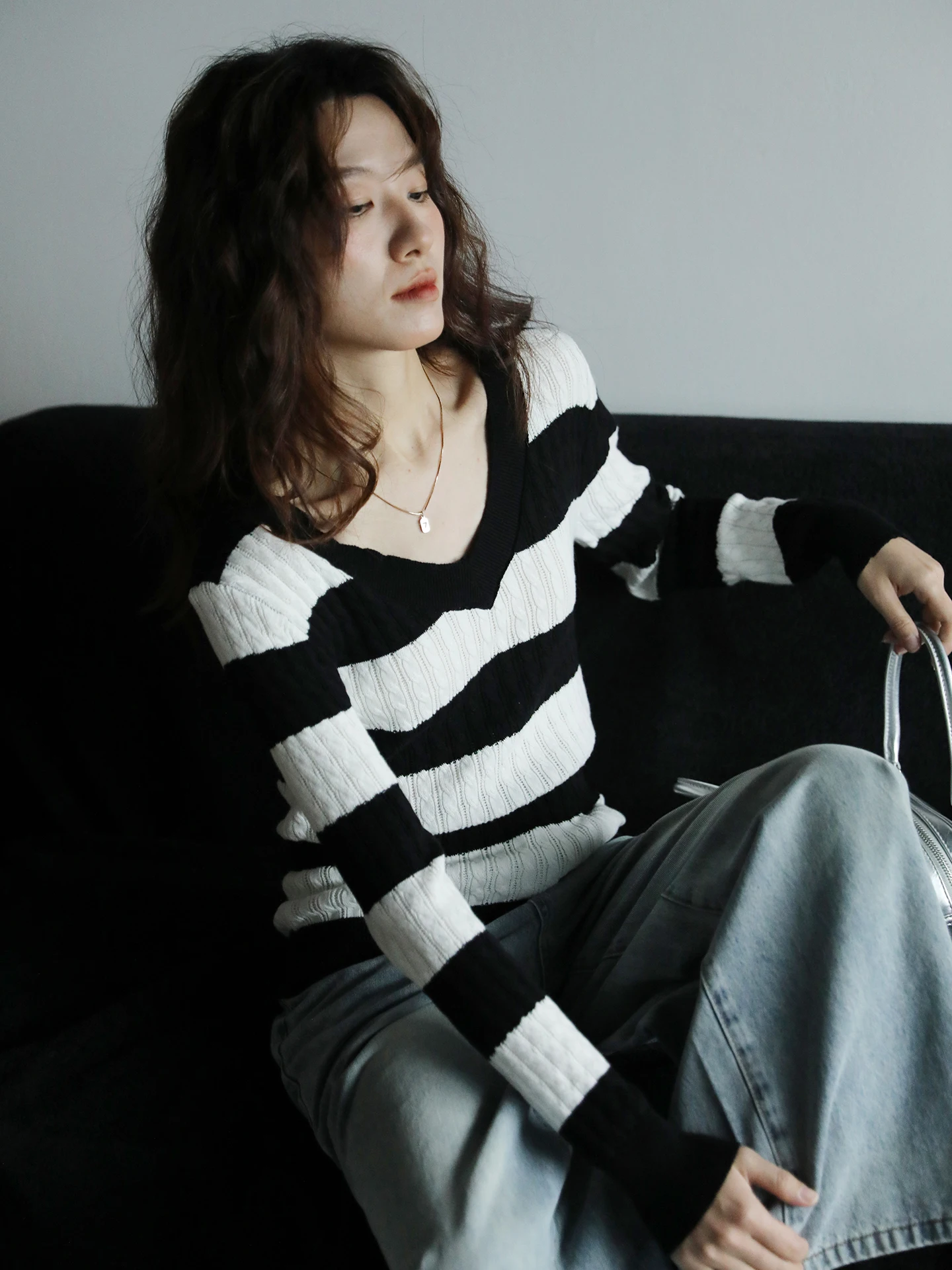 Retro Striped V-Ne Long Sve Knitted Sweater Women's Slim Fit Versatile Commute Sle Top Color Blo Striped Knitwear
Retro Striped V-Ne Long Sve Knitted Sweater Women's Slim Fit Versatile Commute Sle Top Color Blo Striped Knitwear