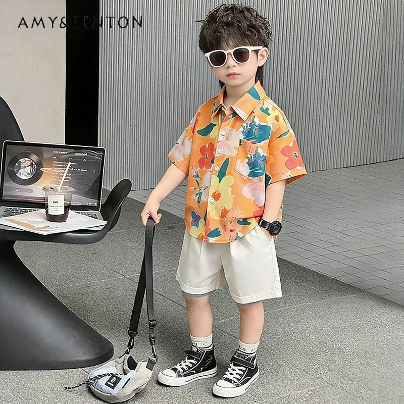 2026 Summer Boys' Floral Print Short Sleeve Shirt and Solid Shorts 2-Piece Set Kids' Casual Hawaiian Style Outfit for Daily Wear
2026 Summer Boys' Floral Print Short Sleeve Shirt and Solid Shorts 2-Piece Set Kids' Casual Hawaiian Style Outfit for Daily Wear