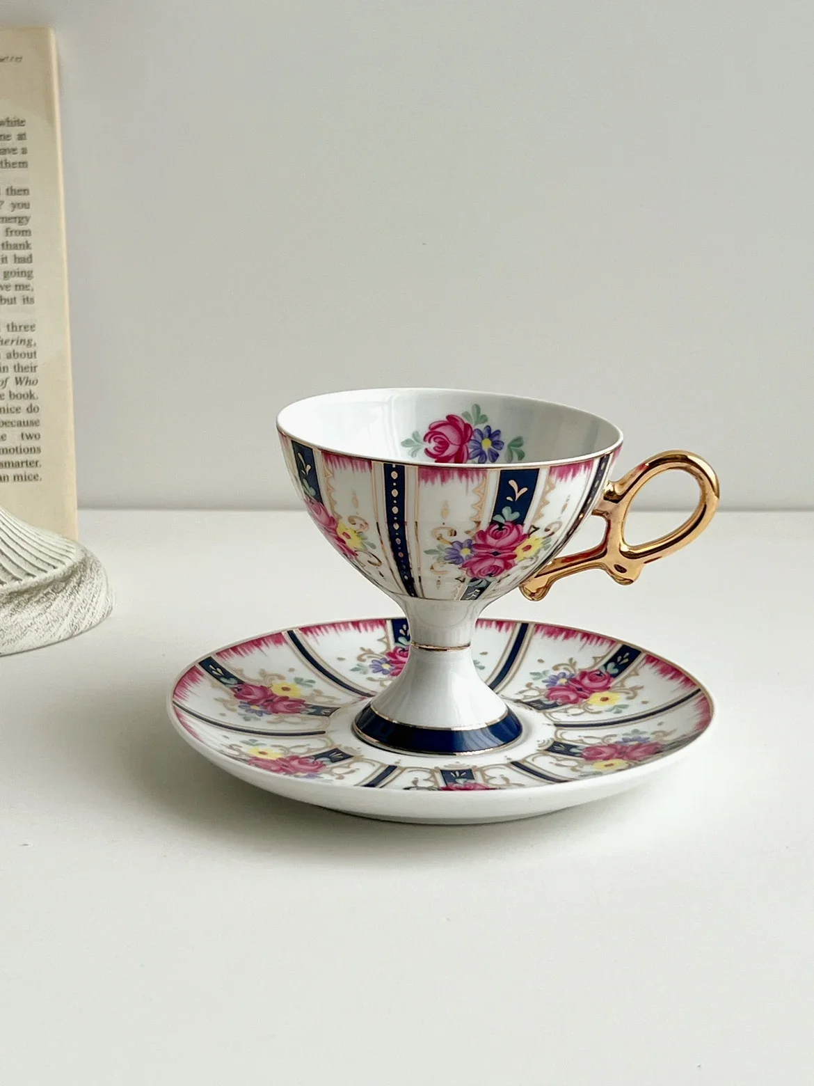 Gericht Art Latte Kaffeetasse Set, Cappuccino Untertasse Set, Tee tasse Set, Tee tasse, Tee tasse, Küchen utensilien zu Hause
Gericht Art Latte Kaffeetasse Set, Cappuccino Untertasse Set, Tee tasse Set, Tee tasse, Tee tasse, Küchen utensilien zu Hause