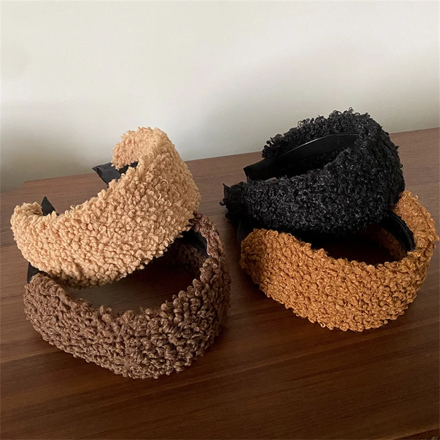 Autumn and winter plush headband Korean style women's and children's wool curly thickened wide-brimmed headband hair accessory
Autumn and winter plush headband Korean style women's and children's wool curly thickened wide-brimmed headband hair accessory