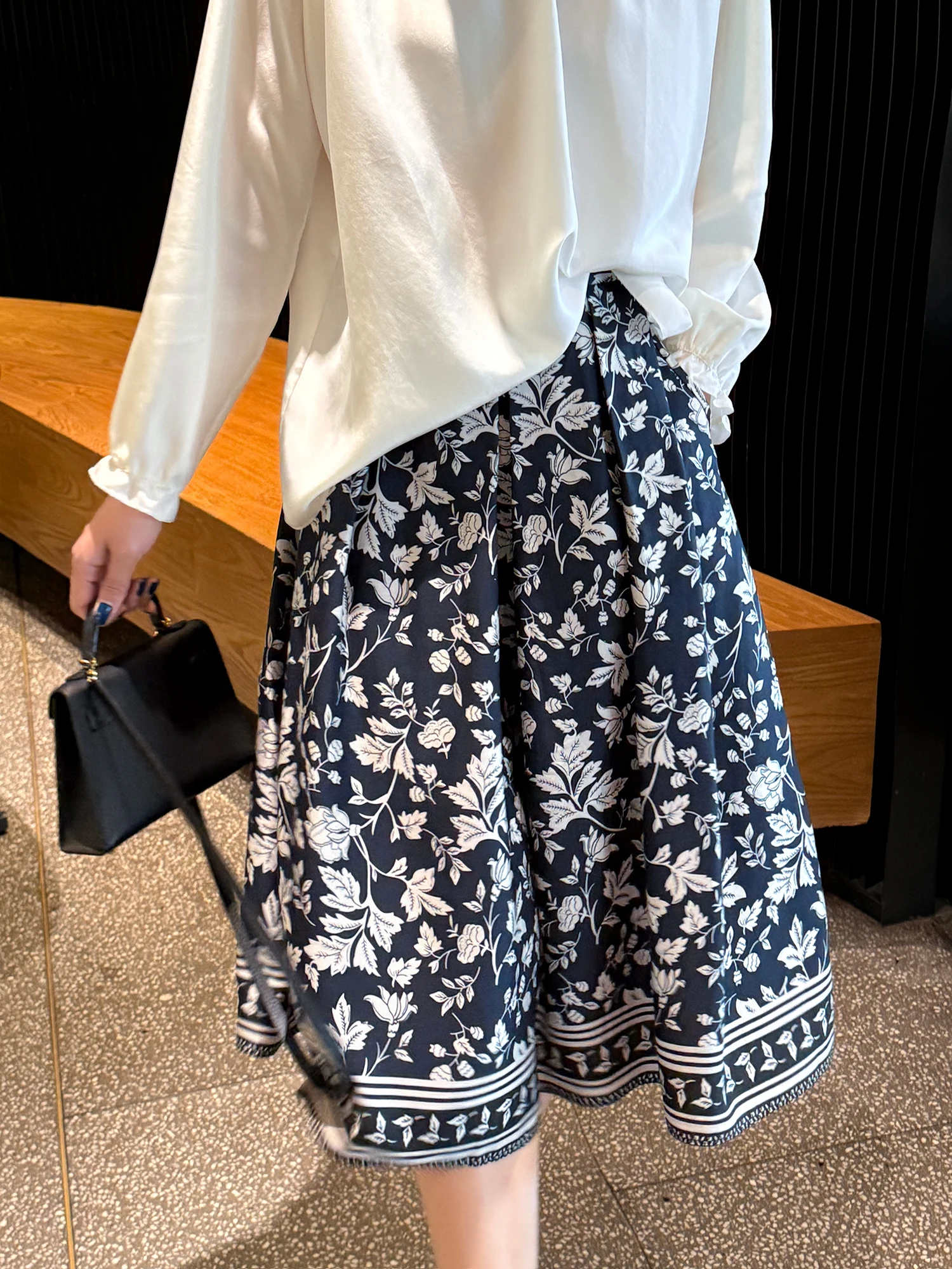 Elegant Printed Halter Neck Dress Women's Summer Fashion Breathable Linen Blend Skirt with Pockets A-Line Silhouette
Elegant Printed Halter Neck Dress Women's Summer Fashion Breathable Linen Blend Skirt with Pockets A-Line Silhouette