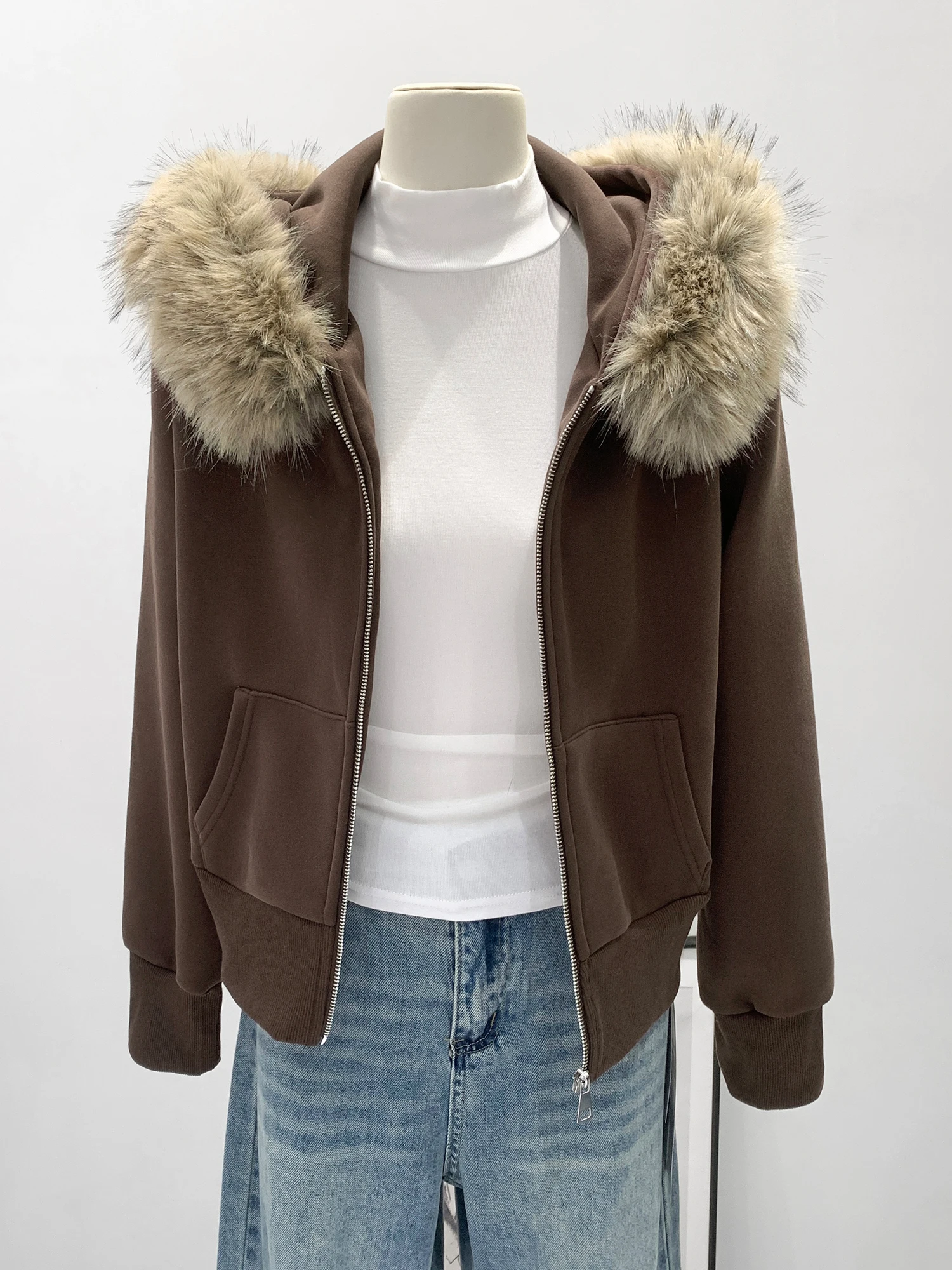 Caramel Hooded Jacket Women's Winter Short Size Small Fleece Lined Coat with Big Fur Collar Casual Commute Style Outerwear
Caramel Hooded Jacket Women's Winter Short Size Small Fleece Lined Coat with Big Fur Collar Casual Commute Style Outerwear