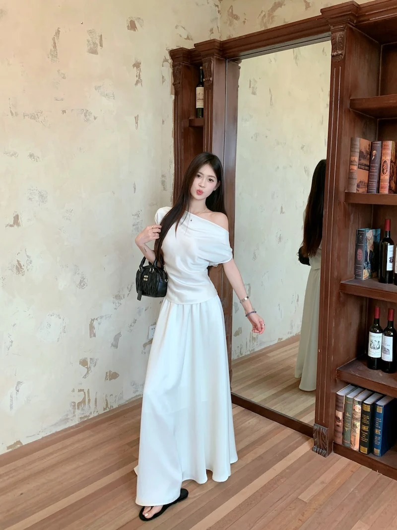 Summer 2025 Women's High Waist Midi Skirt And irt Set Satin f oulder Faionable Ensemble ort Sve Pullover Top
Summer 2025 Women's High Waist Midi Skirt And irt Set Satin f oulder Faionable Ensemble ort Sve Pullover Top