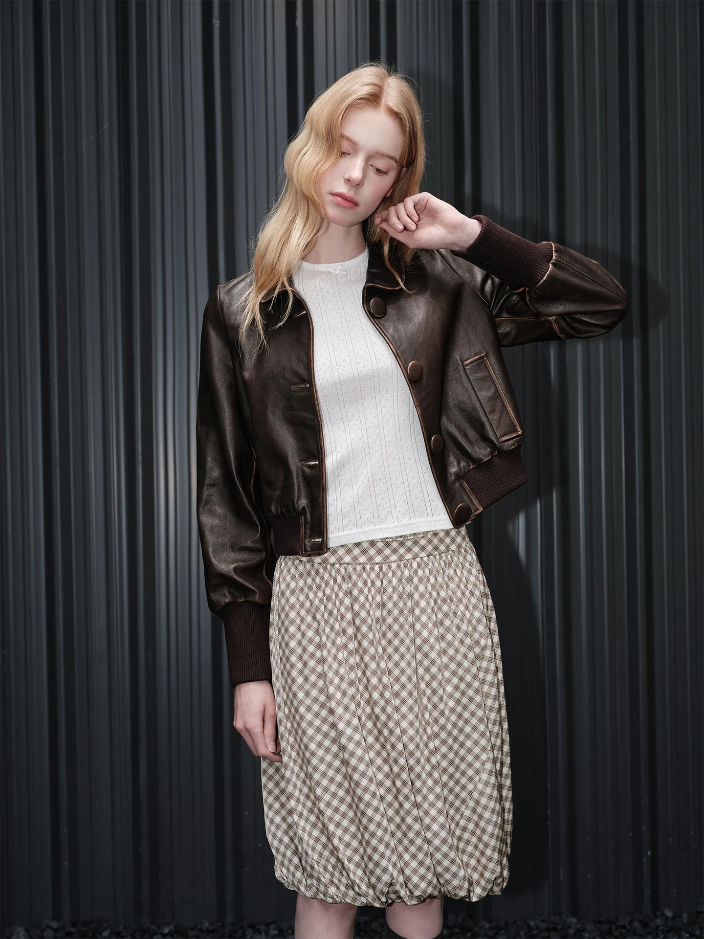 Винтажная клетчатая юбка миди Huiqing для женщин: модная, стройнящая, в уличном стиле, с высокой талией, плиссированная, весна-лето, новинка
Винтажная клетчатая юбка миди Huiqing для женщин: модная, стройнящая, в уличном стиле, с высокой талией, плиссированная, весна-лето, новинка