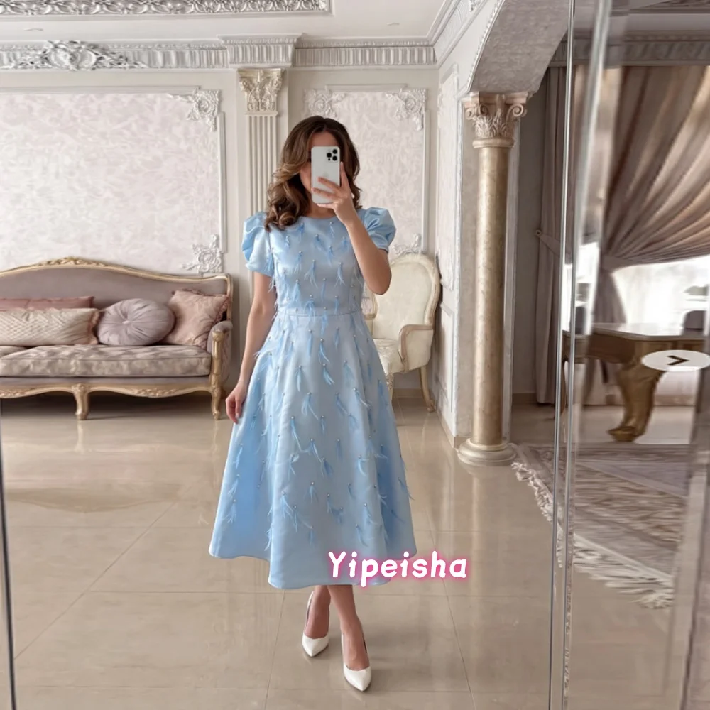 Customized Simple Women O-Neck A-Line Evening Dresses Modern Style Feathers Beads Short Sleeves Tea Lenght Prom Gown
Customized Simple Women O-Neck A-Line Evening Dresses Modern Style Feathers Beads Short Sleeves Tea Lenght Prom Gown