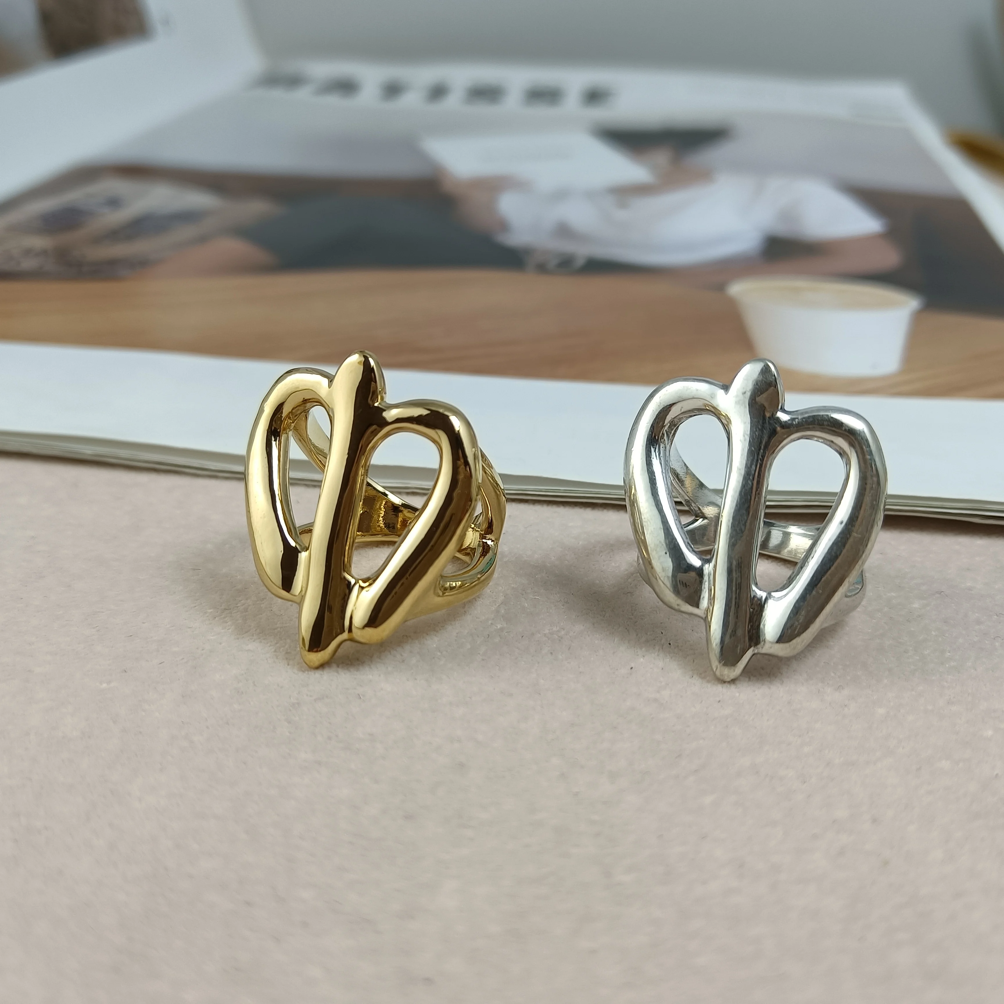 2023 New Stainless Steel Alloy Plated Popular 925 Silver Color Bead Ring Given As A Gift To Women Fit UNO DE 50 with Wholesale
2023 New Stainless Steel Alloy Plated Popular 925 Silver Color Bead Ring Given As A Gift To Women Fit UNO DE 50 with Wholesale