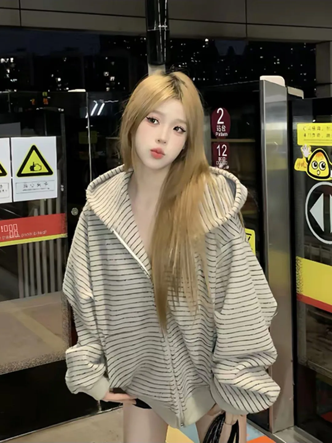 Khaki Striped Hooded Open Cardigan Women's Sle Autumn Korean Lazy Loose Fit Jaet Zipper Hat Sweatirt Polyester Fiber
Khaki Striped Hooded Open Cardigan Women's Sle Autumn Korean Lazy Loose Fit Jaet Zipper Hat Sweatirt Polyester Fiber