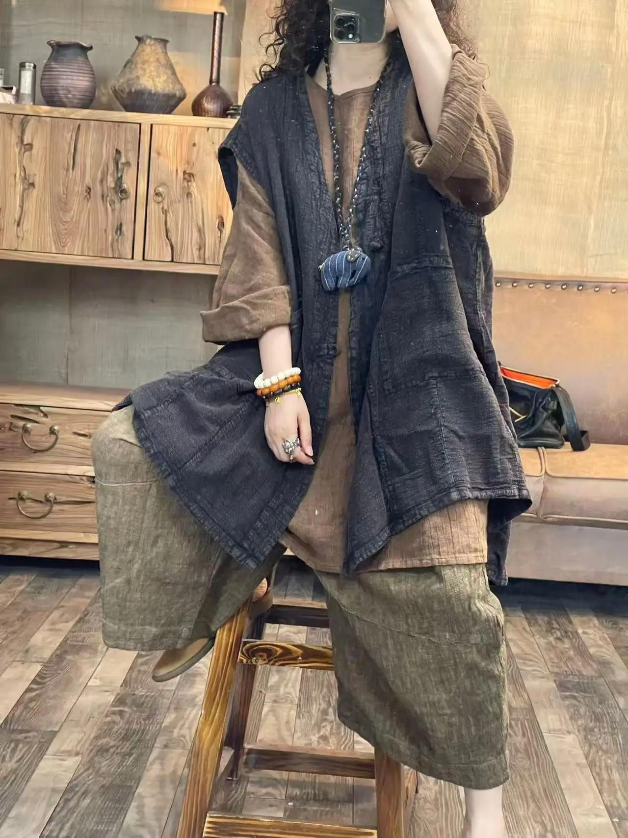 Женский льняной жилет в стиле ретро с эффектом потертости, свободный, универсальный, с открытыми плечами, осенняя новинка, однотонный, для повседневной носки
Женский льняной жилет в стиле ретро с эффектом потертости, свободный, универсальный, с открытыми плечами, осенняя новинка, однотонный, для повседневной носки