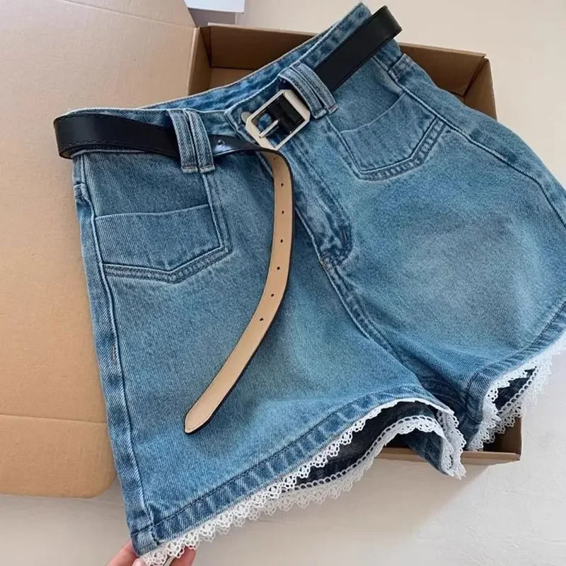 Новые летние модные джинсовые шорты с высокой талией и кружевной отделкой, женские свободные широкие короткие брюки с эффектом похудения, повседневные женские джинсы
Новые летние модные джинсовые шорты с высокой талией и кружевной отделкой, женские свободные широкие короткие брюки с эффектом похудения, повседневные женские джинсы