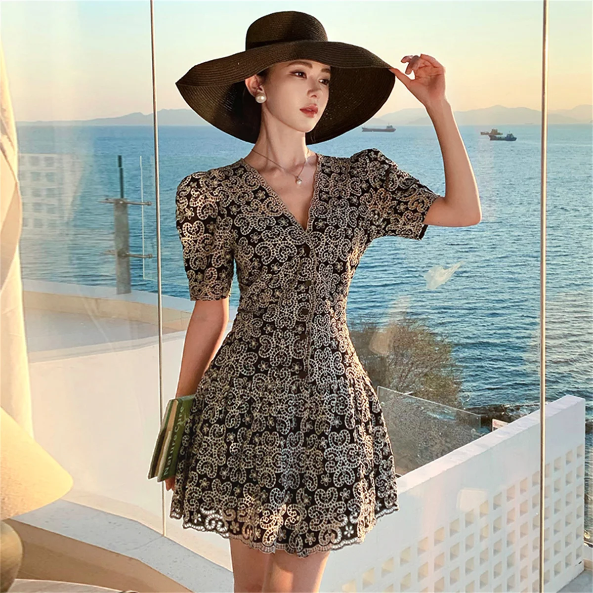 Colorblock Patchwork Embroidery Short Dresses for Women V Neck Puff Sleeve High Waist Slim Vacation Beach Dress Female
Colorblock Patchwork Embroidery Short Dresses for Women V Neck Puff Sleeve High Waist Slim Vacation Beach Dress Female