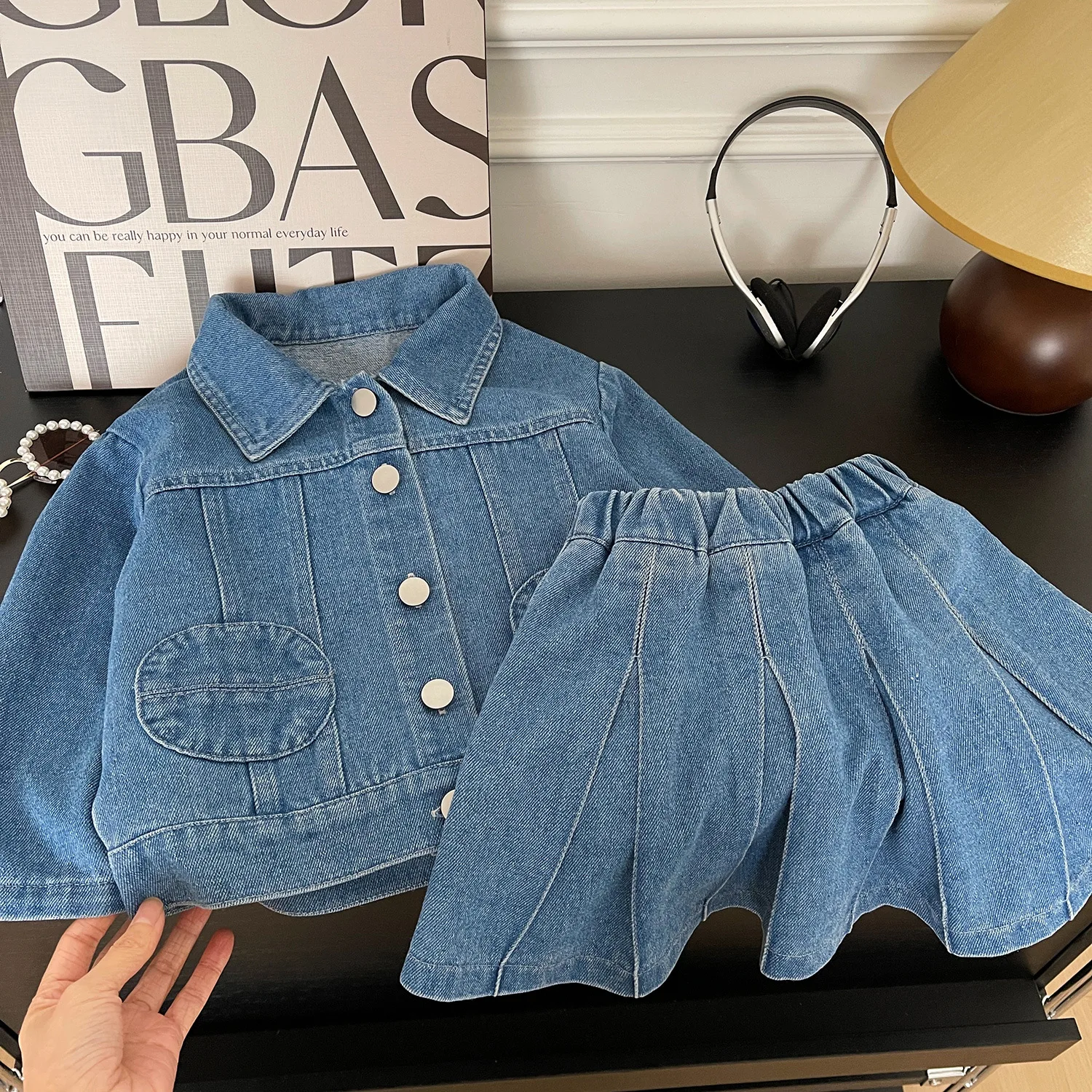 2024 Spring and Autumn New Korean Girls Casual Denim Set Girls Simple and Elegant Denim Skirt Two Piece Set
2024 Spring and Autumn New Korean Girls Casual Denim Set Girls Simple and Elegant Denim Skirt Two Piece Set