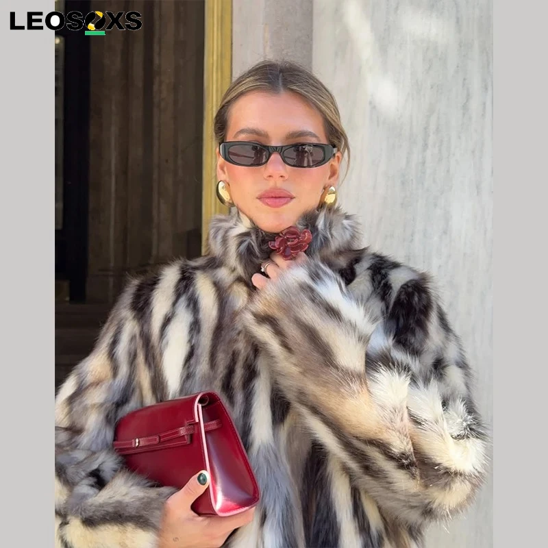 Retro Lapel Faux Fur Printed Coat Women Chic Casual Plush Single Breasted Jackets Coats Female 2025 Y2K Versatile Street Outwear
Retro Lapel Faux Fur Printed Coat Women Chic Casual Plush Single Breasted Jackets Coats Female 2025 Y2K Versatile Street Outwear