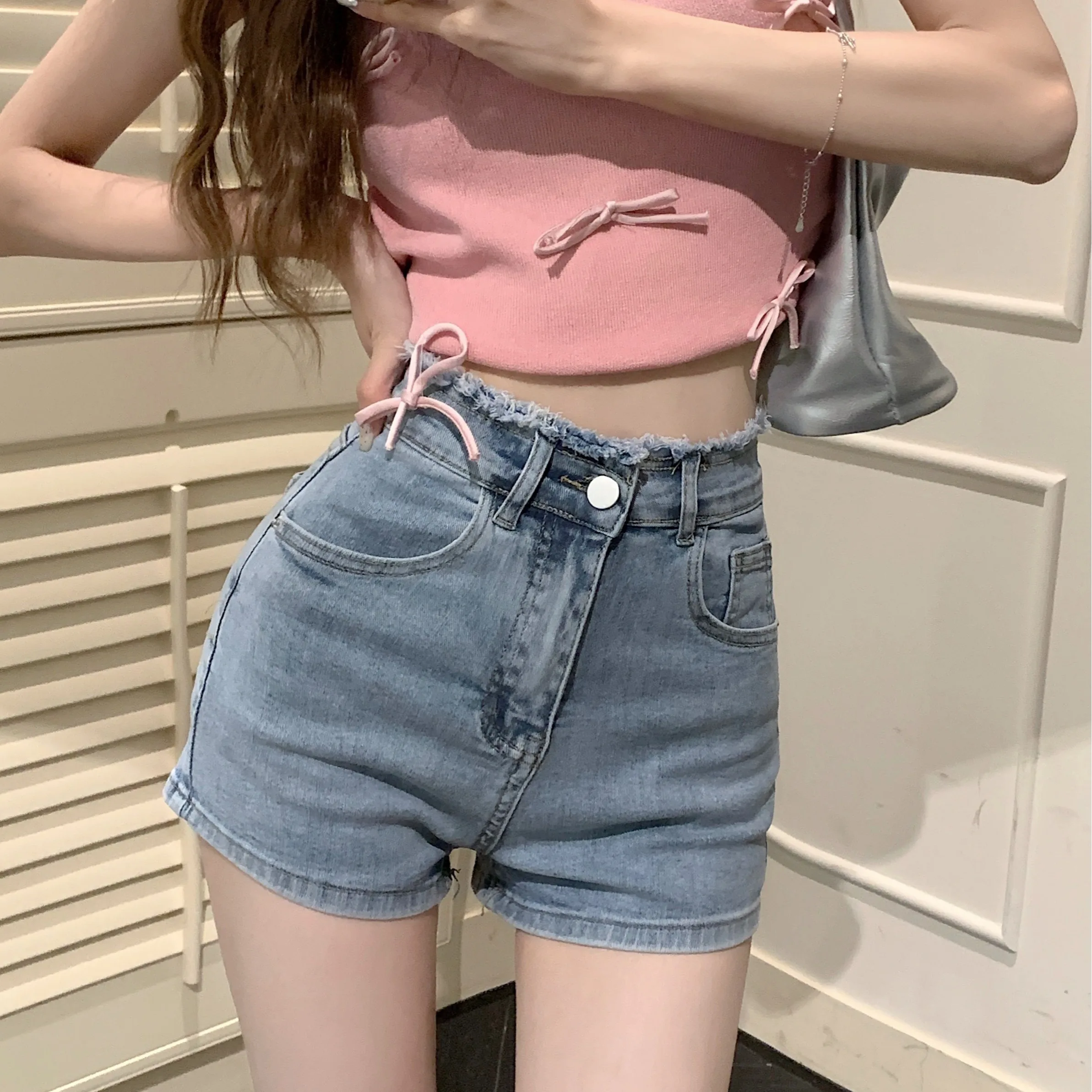 Sweet Spicy High Waist Short Jeans Women's Summer Knot Embroidery Frayed Straight Leg Hot Pants Trendy Blue Jeans
Sweet Spicy High Waist Short Jeans Women's Summer Knot Embroidery Frayed Straight Leg Hot Pants Trendy Blue Jeans