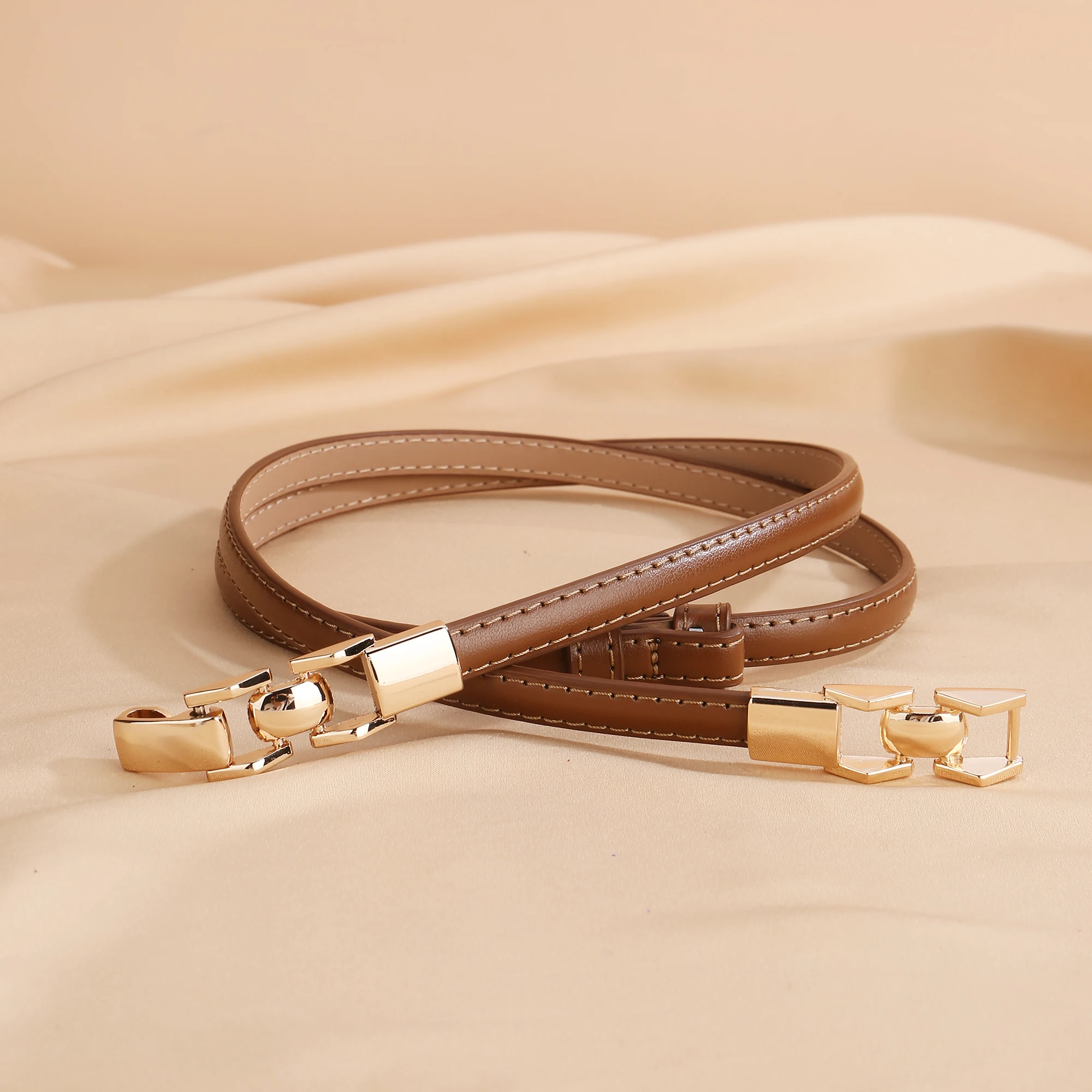 Fashion Leather Skinny Women Belt Ladies Thin Waist Belts Adjustable Gold Buckle Waistband for Jeans Pants Dresses
Fashion Leather Skinny Women Belt Ladies Thin Waist Belts Adjustable Gold Buckle Waistband for Jeans Pants Dresses