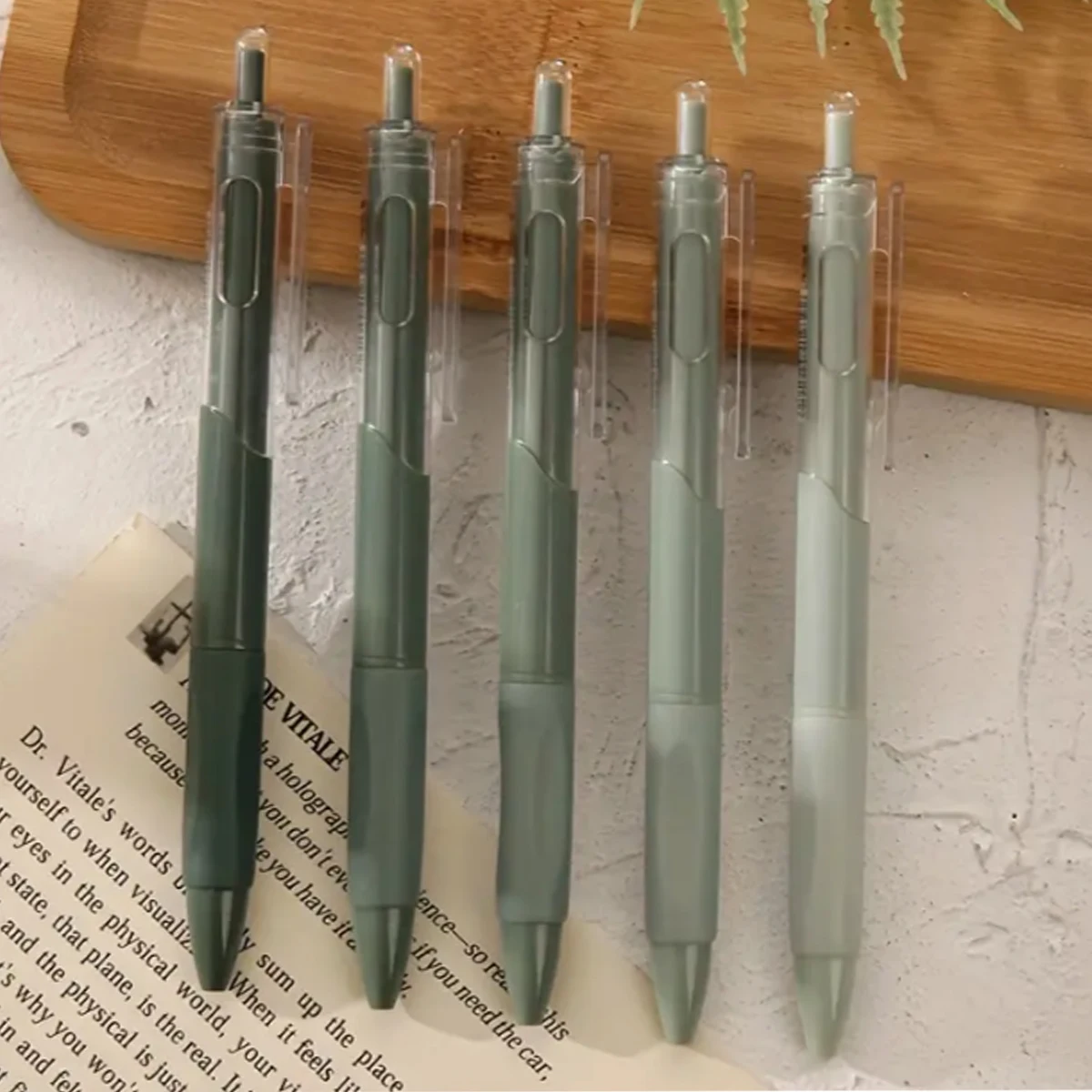 5pcs Gradient Green Gel Pens Set, Retractable Black Ink Pens for Students School Office
5pcs Gradient Green Gel Pens Set, Retractable Black Ink Pens for Students School Office