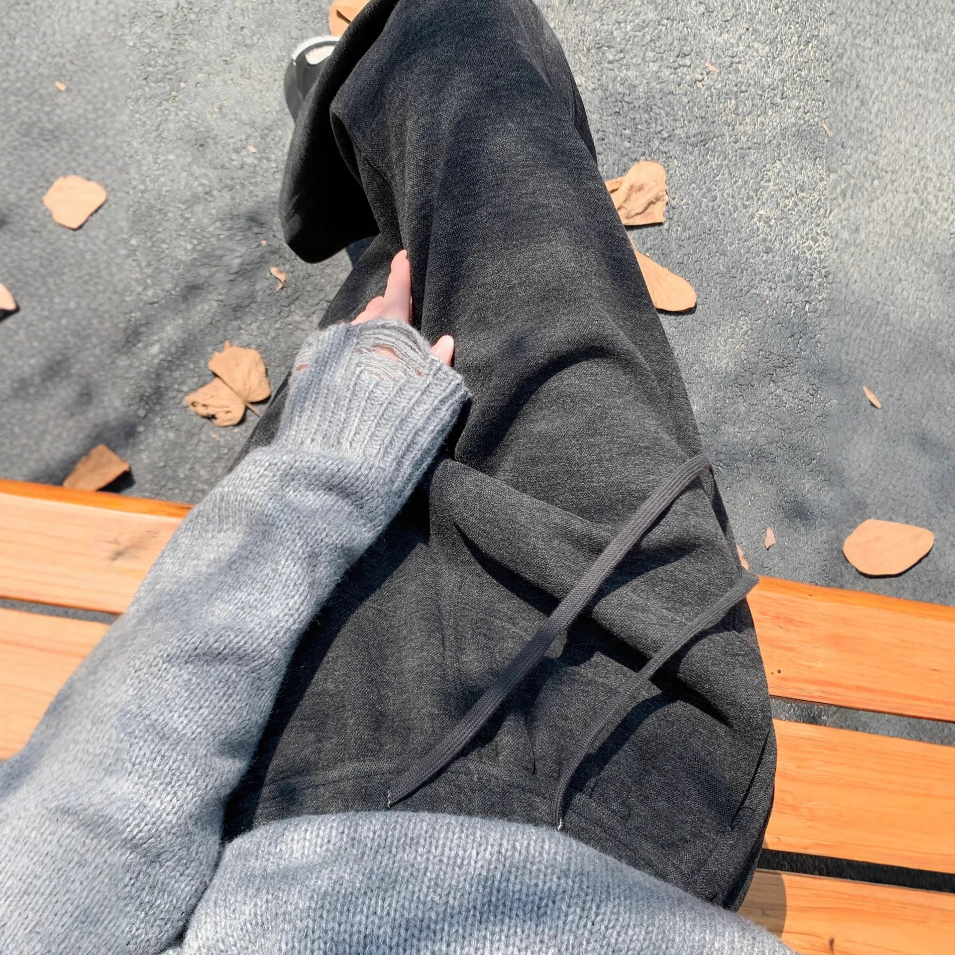 Осенне-зимние кашемировые серые широкие брюки для женщин, свободные и повседневные, в стиле «слепая мода», длинные брюки с эффектом «тянущихся» до пола
Осенне-зимние кашемировые серые широкие брюки для женщин, свободные и повседневные, в стиле «слепая мода», длинные брюки с эффектом «тянущихся» до пола