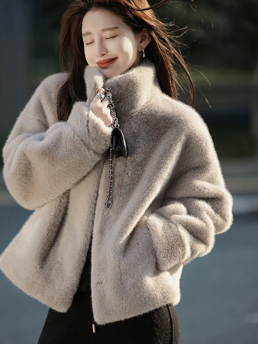 Eco-Friendly Women's Thickened Winter Fur Coat Stand Collar Loose Slimming Warmth Casual Style Asymmetric Hem Daily Wear
Eco-Friendly Women's Thickened Winter Fur Coat Stand Collar Loose Slimming Warmth Casual Style Asymmetric Hem Daily Wear