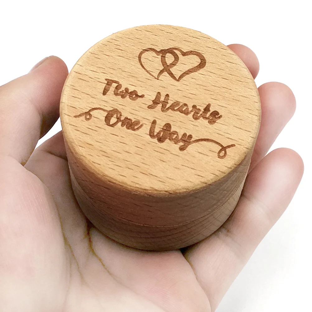 Винтажная деревянная круглая коробка для колец в деревенском стиле, маленькая легкая деревянная коробка для колец для свадебной церемонии и помолвки, односторонняя деревянная коробка для колец 
Винтажная деревянная круглая коробка для колец в деревенском стиле, маленькая легкая деревянная коробка для колец для свадебной церемонии и помолвки, односторонняя деревянная коробка для колец