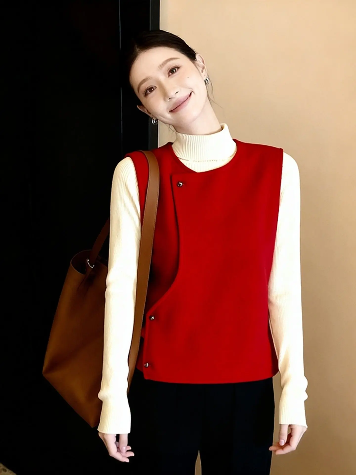 Красный шерстяной ор-майт в китайском стиле для женщин, прямой крой, эксклюзивная онлайн-зимняя зима 2025 года, обычный тонкий универсальный дизайн
Красный шерстяной ор-майт в китайском стиле для женщин, прямой крой, эксклюзивная онлайн-зимняя зима 2025 года, обычный тонкий универсальный дизайн