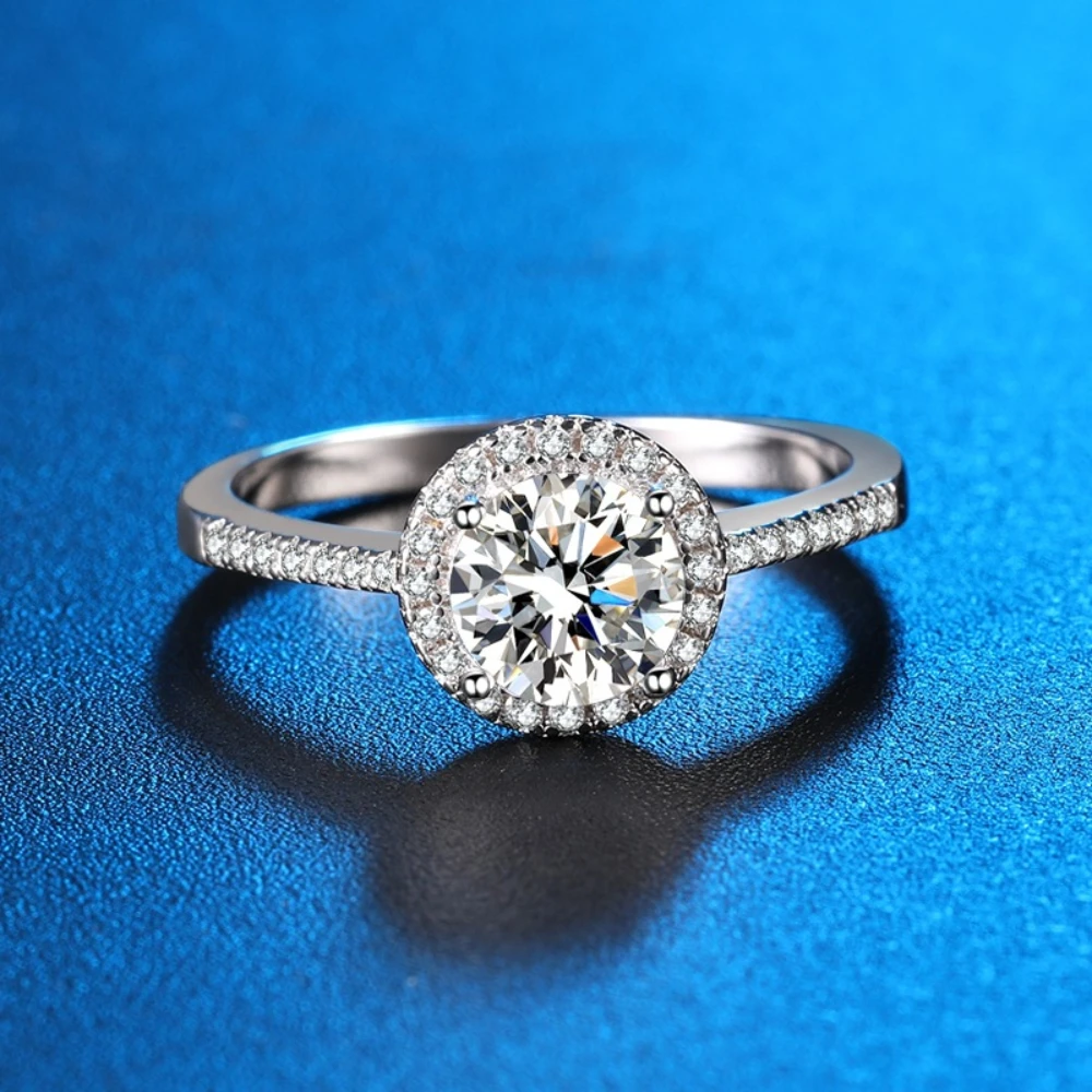 Infinite Cycle Sterling Silver Six-Claw 2-Carat Moissanite Ladies Ring with Gift Box
Infinite Cycle Sterling Silver Six-Claw 2-Carat Moissanite Ladies Ring with Gift Box