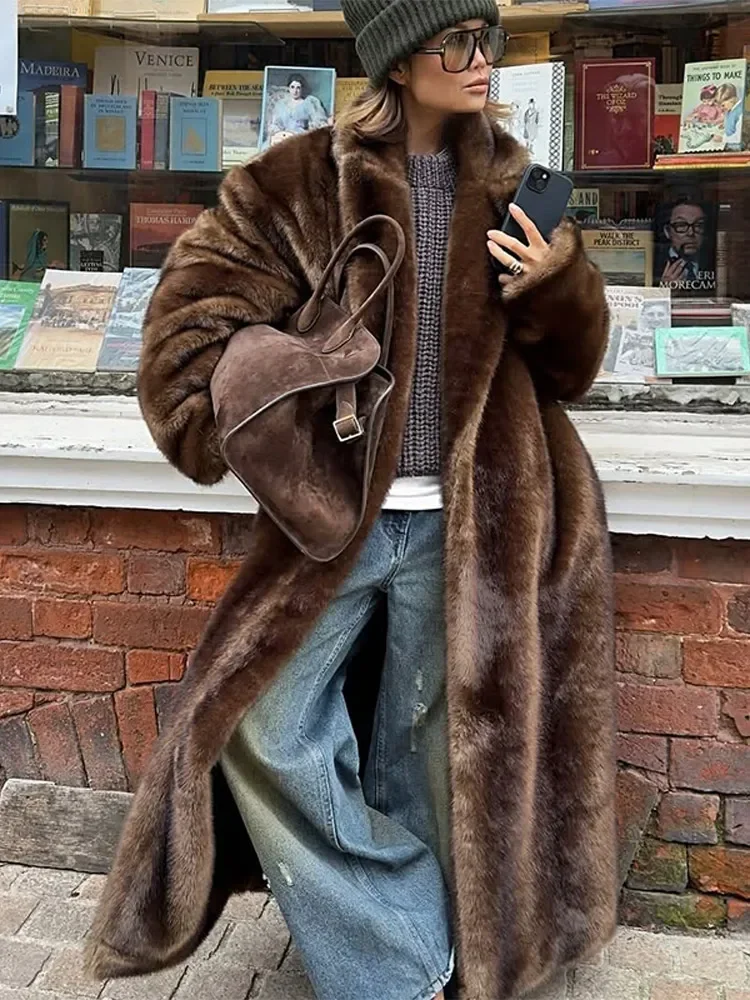 Fashion Mixed Color Lapel Collar Woman Long Coat Elegant Full Sleeve Loose Overcoat New Winter Lady High Street Faux Fur Jacket
Fashion Mixed Color Lapel Collar Woman Long Coat Elegant Full Sleeve Loose Overcoat New Winter Lady High Street Faux Fur Jacket